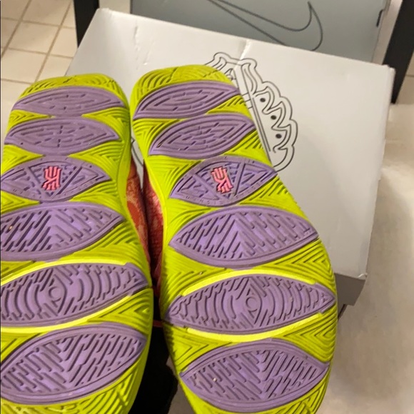 Kyrie 5 - Picture 5 of 6